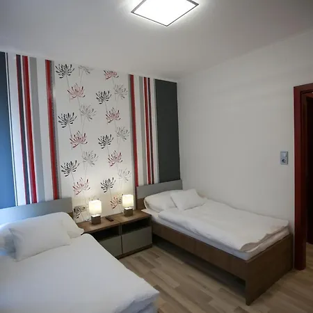 Oda ve Kahvaltı Sugo Panzio Baja