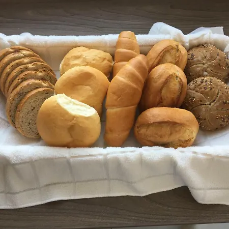 Oda ve Kahvaltı Sugo Panzio