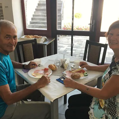 Oda ve Kahvaltı Sugo Panzio