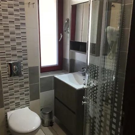 Oda ve Kahvaltı Sugo Panzio 4*